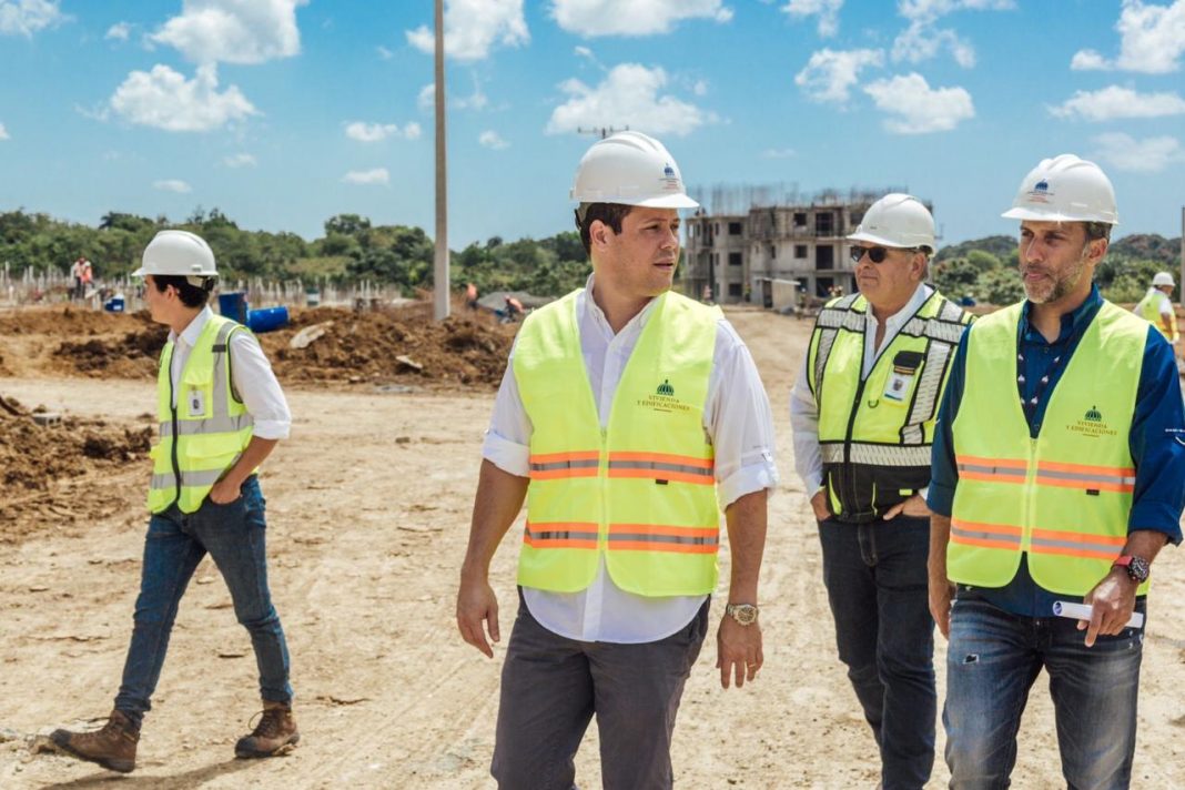 MIVED supervisa avances de “Mi Vivienda Hato Nuevo”; construirán más de 7,400 apartamentos