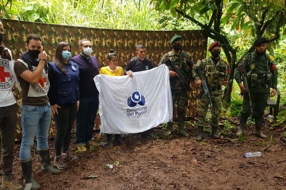 Liberan a dos personas secuestradas por desacuerdo de las FARC en Colombia