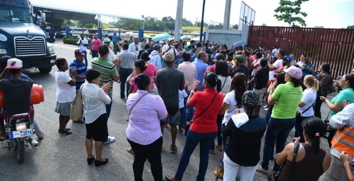 Profesores dominicanos paralizan docencia en reclamo de subida salarial