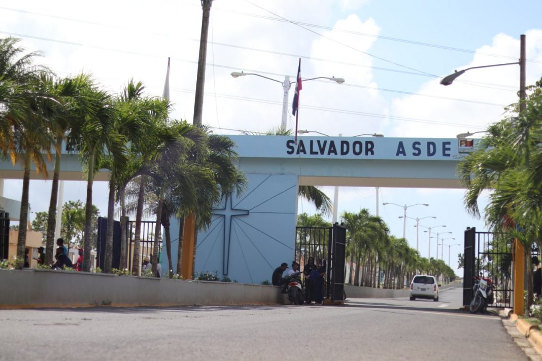 Ayuntamiento SDE digitaliza archivos del cementerio Cristo Salvador