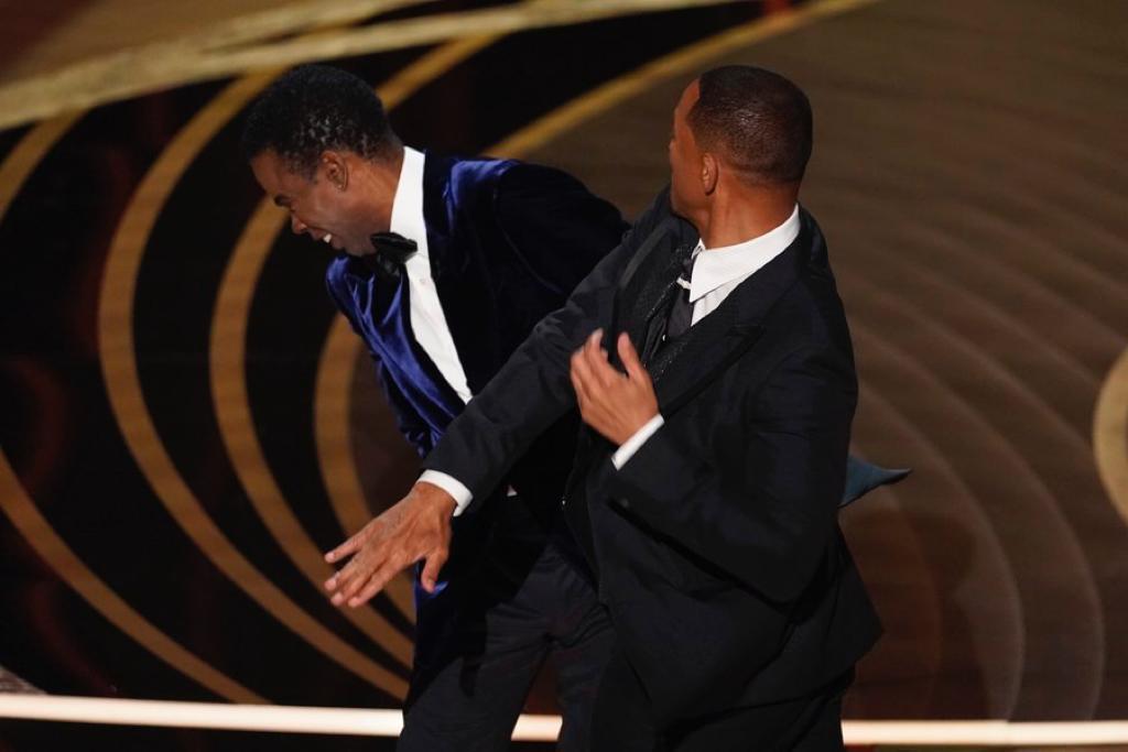 Will Smith golpea e insulta en los Oscar a comediante que se burló de su esposa