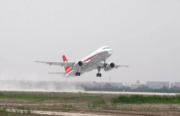 China Eastern suspende las operaciones de todos sus Boeing 737-800 tras la catástrofe de su avión en el sur de China