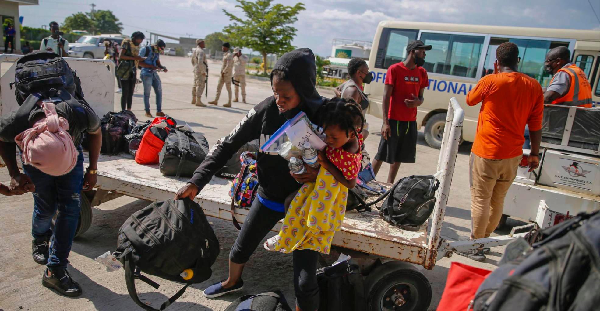 Denuncian más de 20 mil haitianos fueron deportados de Estados Unidos en 2021 - Noticias de hoy en República Dominicana | De Último Minuto