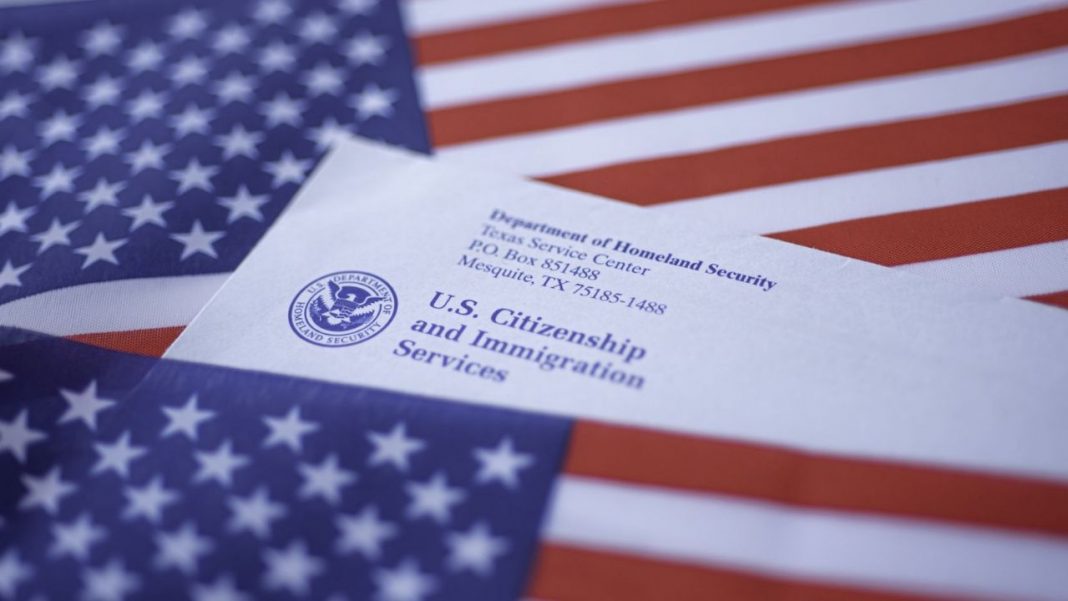 USCIS anuncia medidas para agilizar procesos de residencias y visa de trabajo