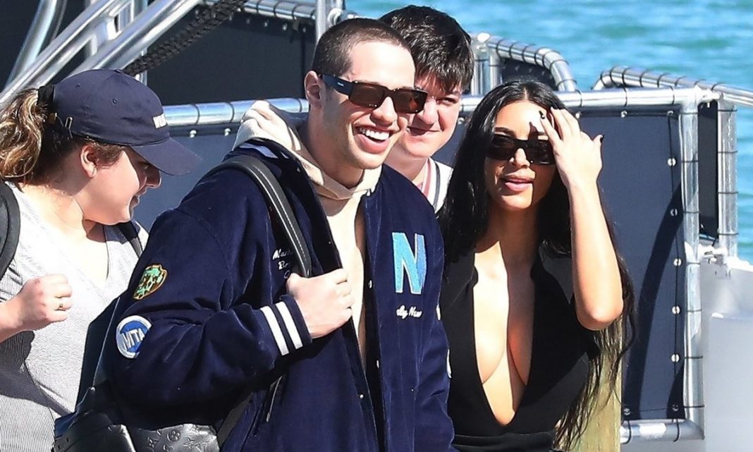 Kim Kardashian hace oficial su romance con Pete Davidson en Instagram