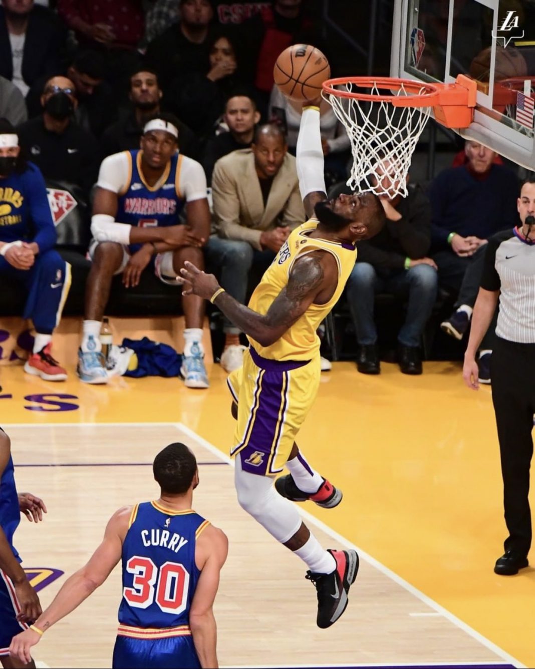 LeBron James hace historia y da un rayo de esperanza a los Lakers