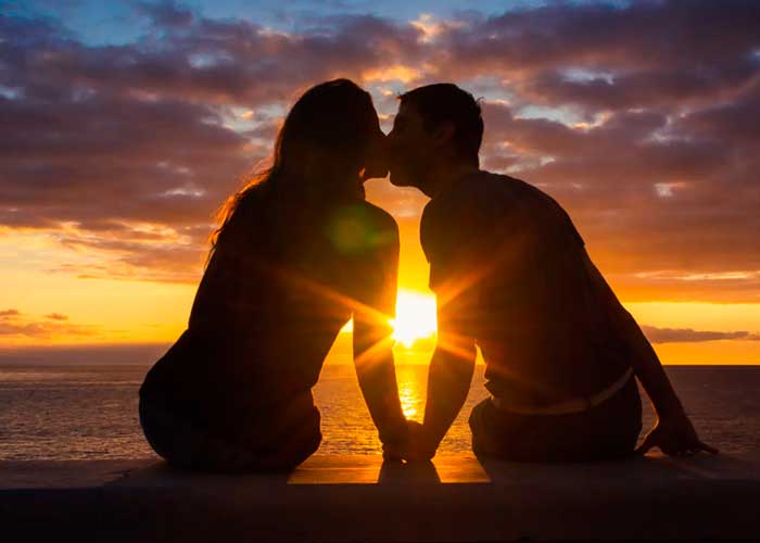 Según estudio, el Sol incrementa la pasión y el deseo sexual