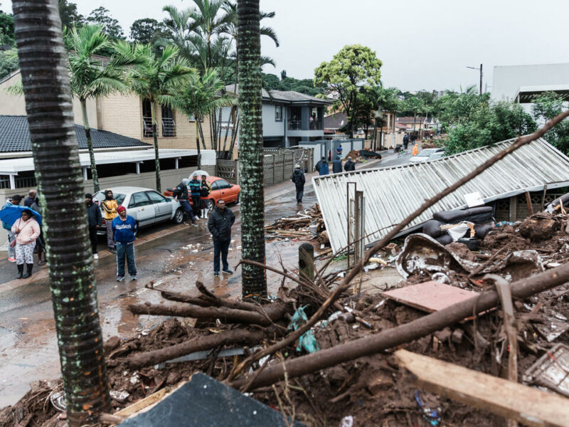 Aumentan a 253 los muertos por las inundaciones en el este de Sudáfrica