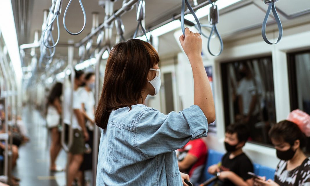 EEUU extiende por dos semanas uso obligatorio de mascarillas en el transporte