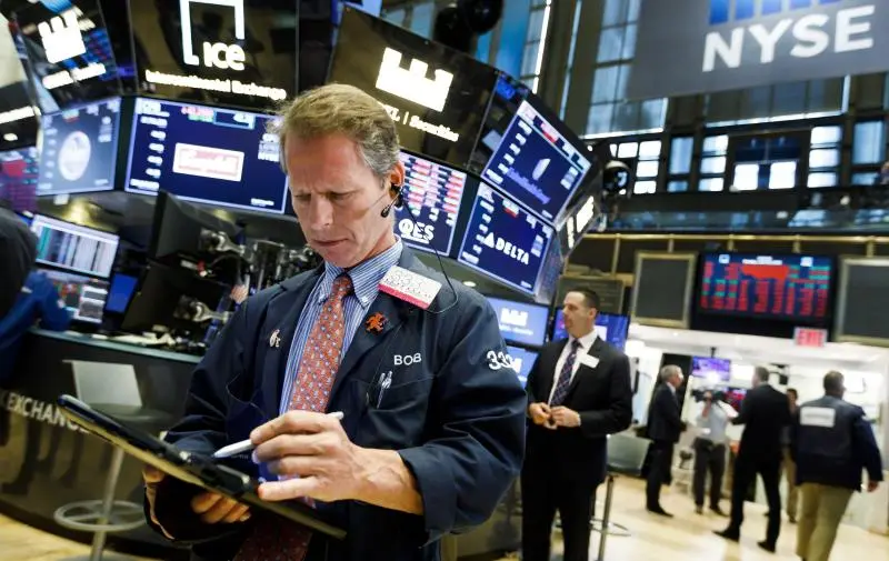 Wall Street cierra en rojo y el Dow baja un 0,11 %, pendiente de la deuda