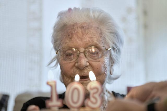 Lolita Laporta, la modelo más longeva de Balenciaga, cumple 103 años