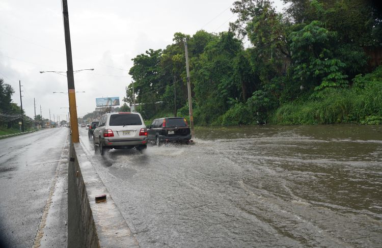 Descuido de años mantiene inundaciones en el kilómetro 22 de la autopista Duarte - Noticias de hoy en República Dominicana | De Último Minuto