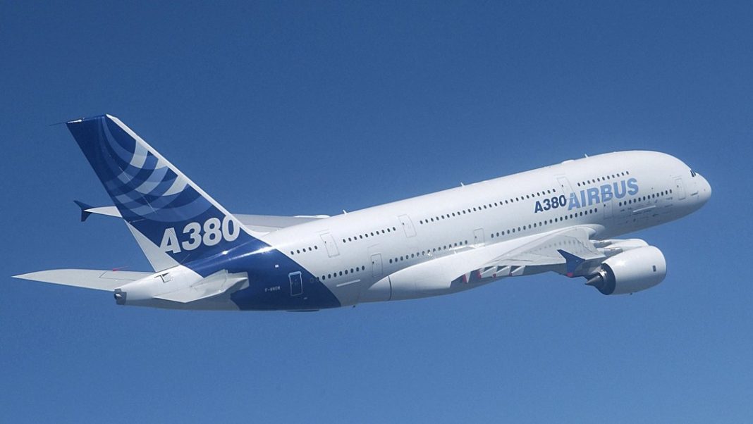 Un Airbus A380 realiza su primer vuelo propulsado completamente por biocombustibles