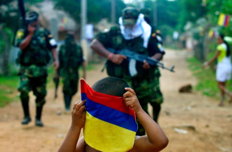 Fiesta de niños en Colombia queda en medio de enfrentamiento de guerrilleros