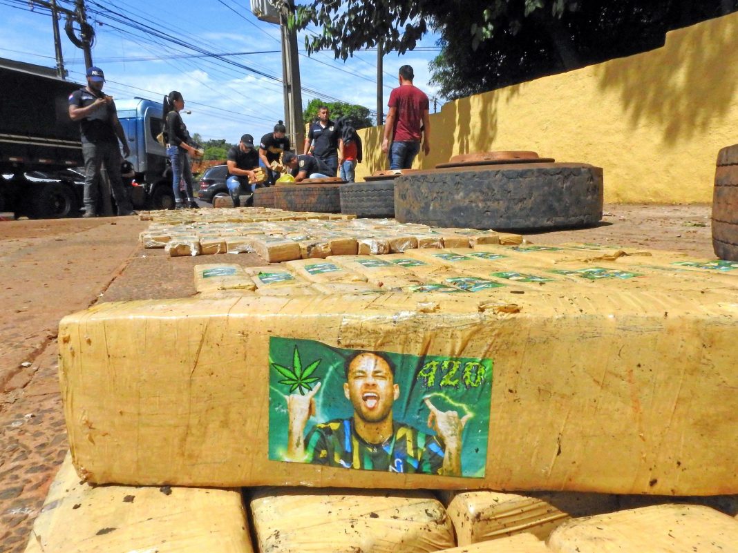 Incautan alijo de marihuana con fotos de Neymar en Paraguay