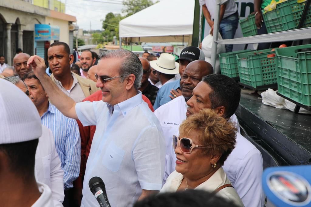 Abinader pide a la población tomar la Semana Santa para la reflexión