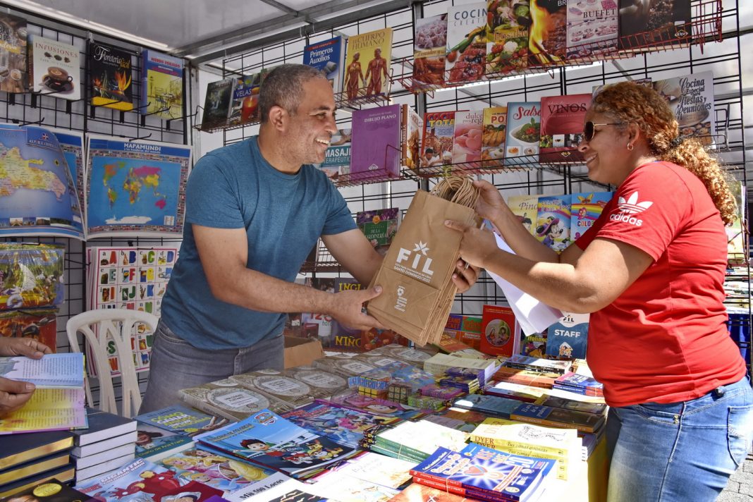 Por primera vez, implementa el uso de bolsas biodegradables y reciclables en la Feria del Libro