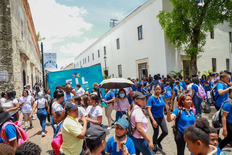 Textos de diferentes géneros a bajo precio abundan en la Feria del Libro