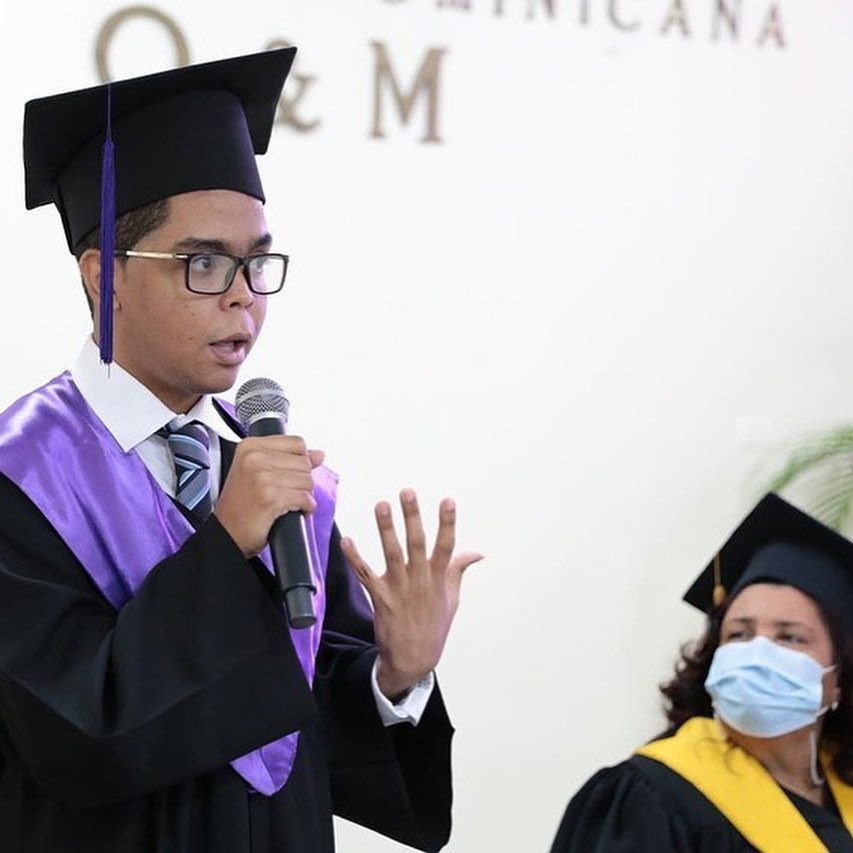 Alci Polanco, primer autista dominicano en graduarse de comunicador en la universidad