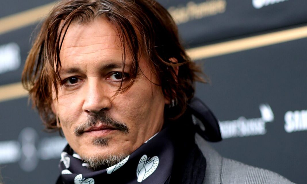 Médico de Johnny Depp asegura encontró su dedo en la escena de una pelea