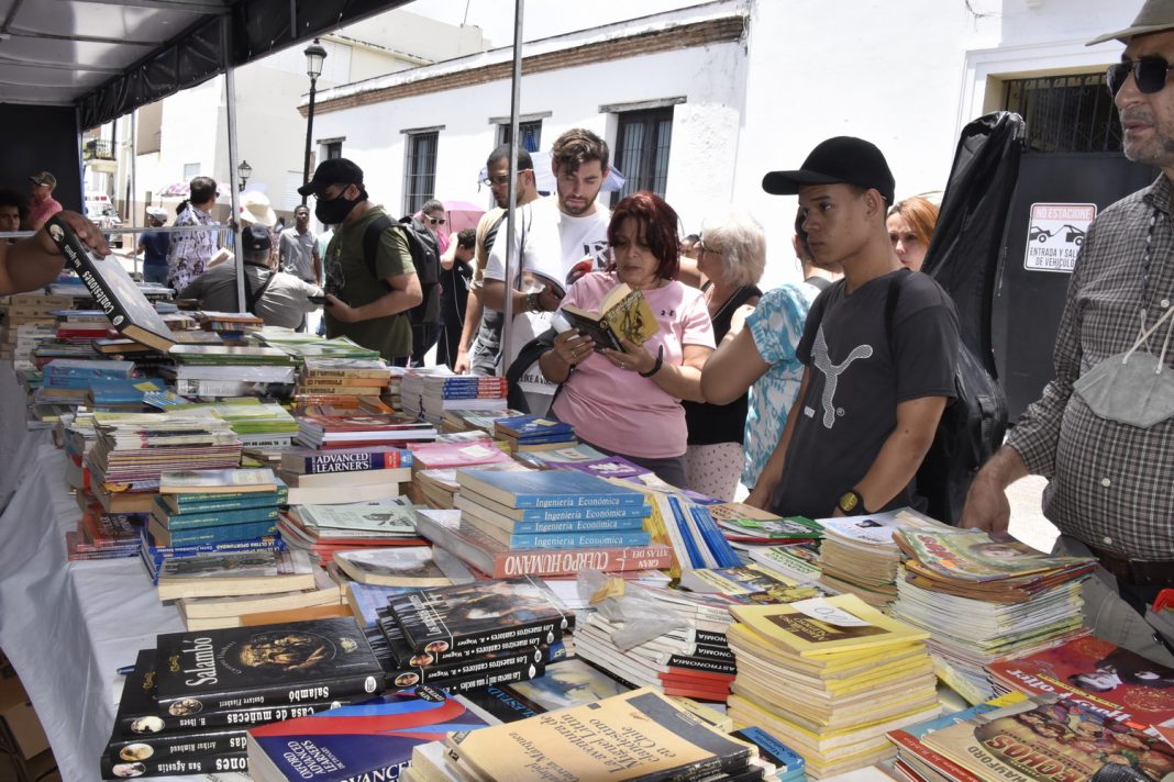 Más de 60 intelectuales y escritores firman manifiesto de boicot a la Feria del Libro 2023