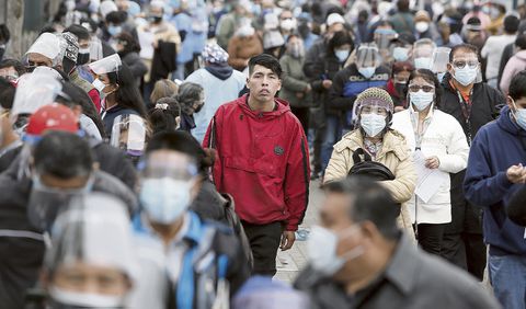 Perú levanta uso de mascarillas al aire libre en regiones con 80 % de vacunados