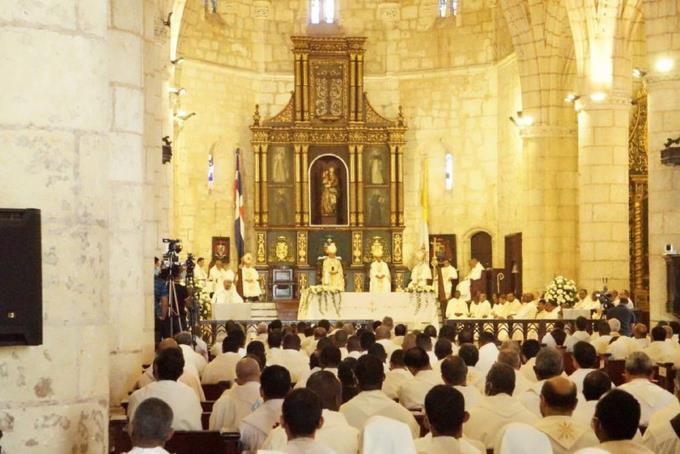 Monseñor Ozoria encabeza celebración de Misa Crismal