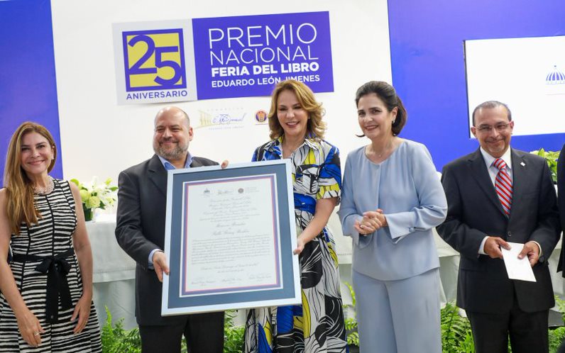 Pablo Gómez Borbón gana el Premio Nacional Feria del Libro por 