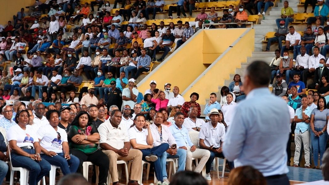 Nelson Arroyo realiza encuentro multitudinario con equipo político en SPM