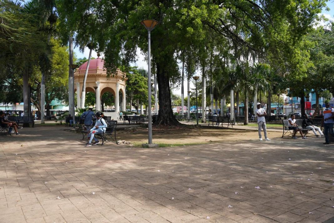 “La cosa ha estado muy lenta” afirman comerciantes y taxistas que laboraron este Viernes Santo