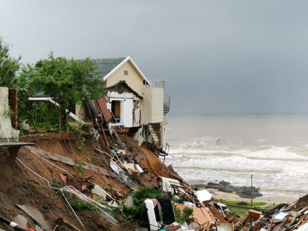 Inundaciones en Sudáfrica dejan más de 400 muertos y decenas de desaparecidos