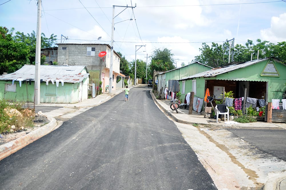 Inversión en asfaltado de calles en Los Alcarrizos y Pedro Brand, supera los RD$200 millones