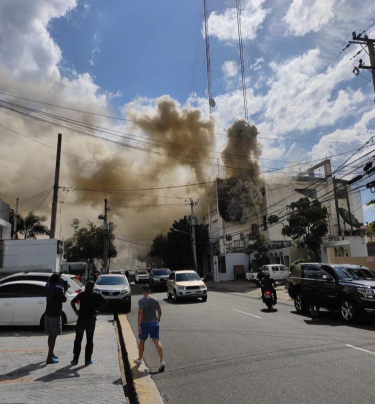 Reportan incendio en el Canal del Sol