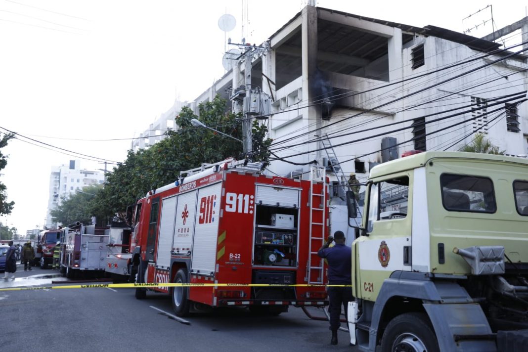 Sistema 9-1-1 coordinó asistencia de instituciones de respuesta para controlar incendio del Canal del Sol