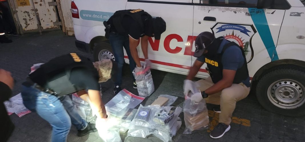 Autoridades incautan 64 paquetes de drogas en Puerto Caucedo