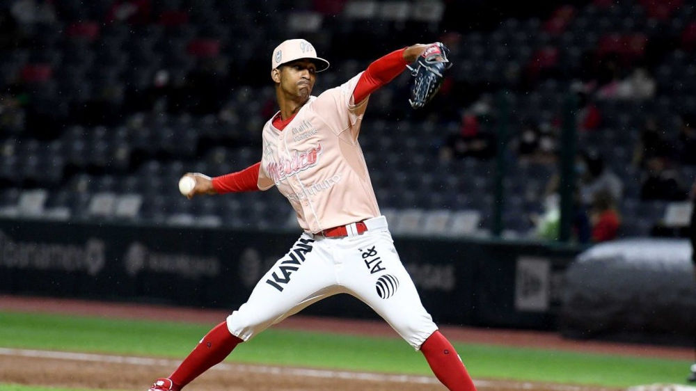 Tres lanzadores dominicanos lideran cuerpo de pitchers de los Diablos Rojos