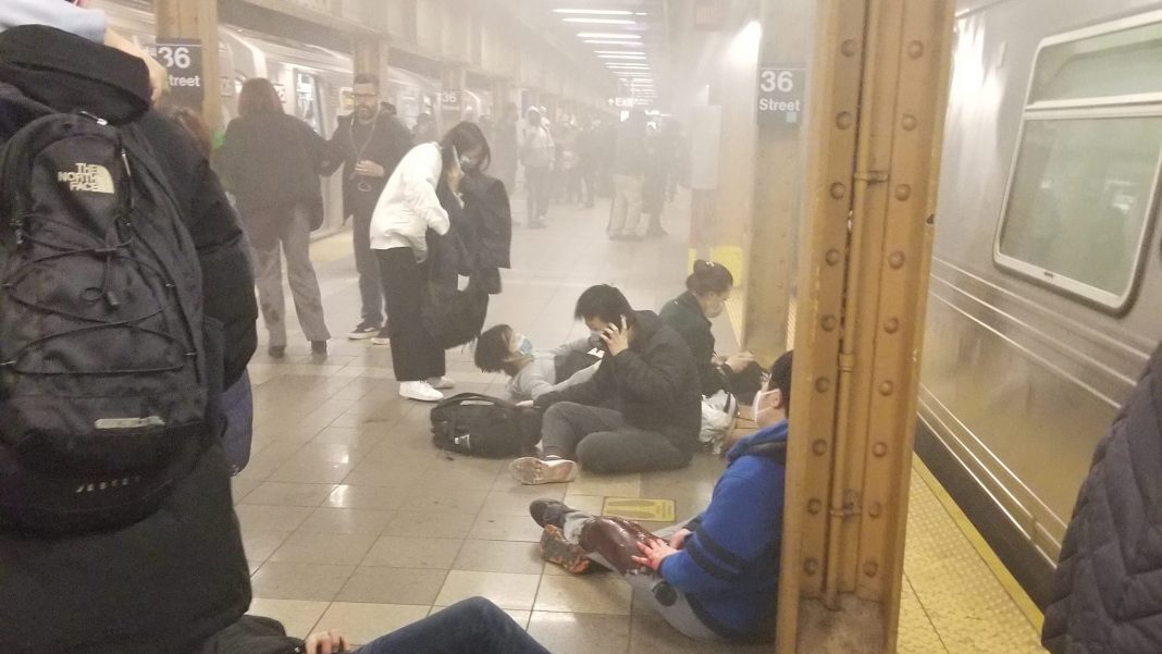 Tiroteo en el metro de Nueva York: hay varios heridos, según autoridades