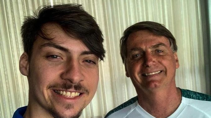 Hijo menor de Bolsonaro declara ante la Policía y niega tráfico de influencia