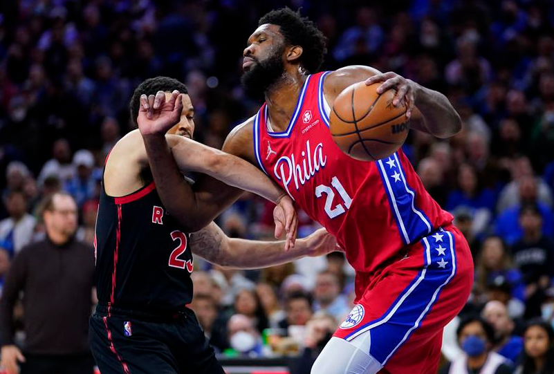 Joel Embiid lidera triunfo de los 76ers sobre los Raptors para tomar ventaja en playoffs