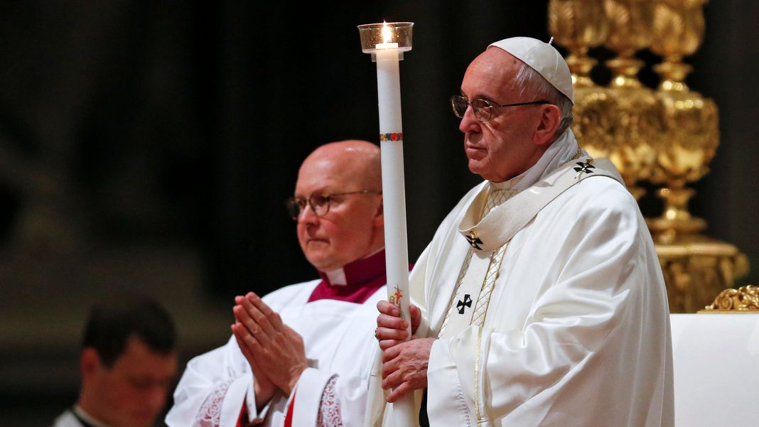 El papa renuncia a oficiar la Vigilia Pascual por su dolor en la rodilla