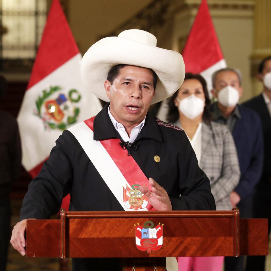 Gobierno peruano acepta renuncia de viceministra que criticó elogios a Hitler