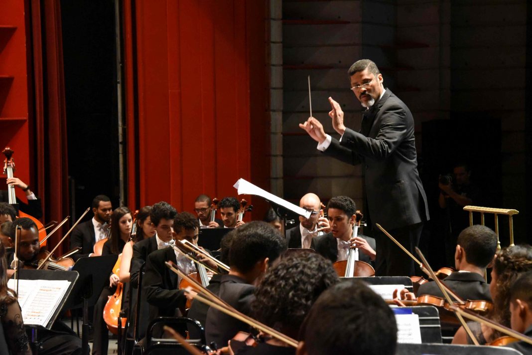 Califican de injusta la cancelación del director de la Orquesta Sinfónica Juvenil