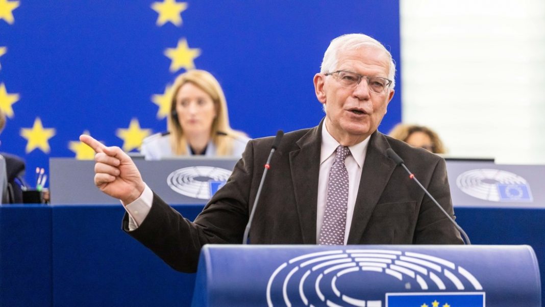 Josep Borrell insta a confiscar fondos bloqueados de Rusia para ayudar a Ucrania