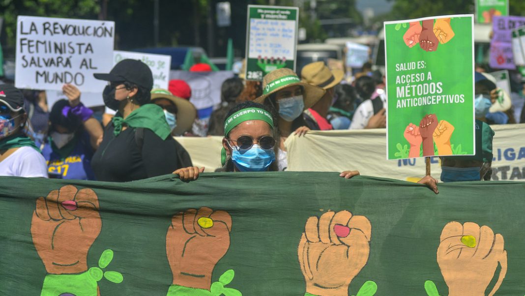 tras sufrir aborto involuntario, mujer es condenad a 30 años de prisión en El Salvador