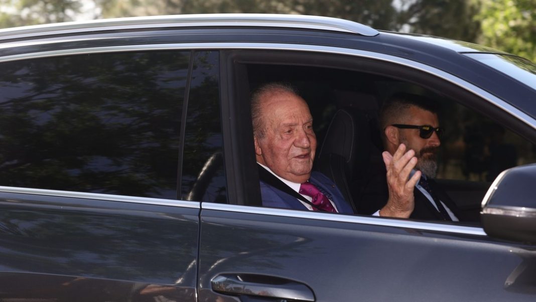 Juan Carlos I se reencuentra con su hijo Felipe VI en medio de la polémica