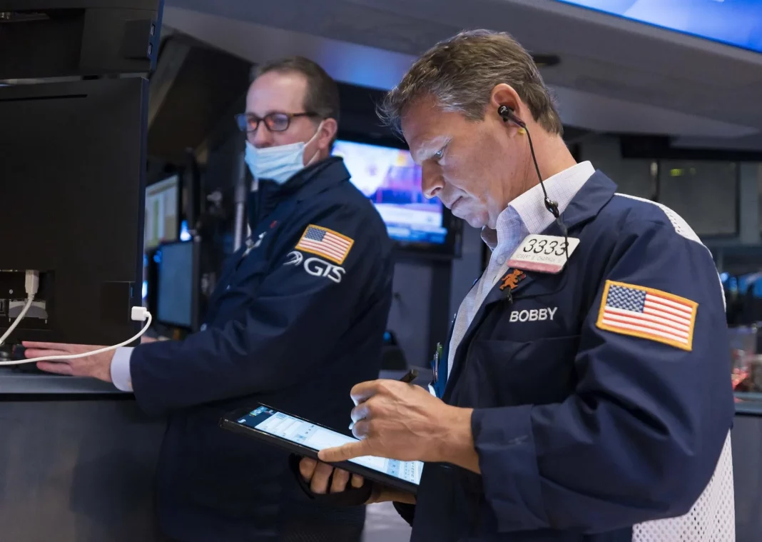 Wall Street cierra mixto y el S&P 500 evita quedarse en ciclo bajista