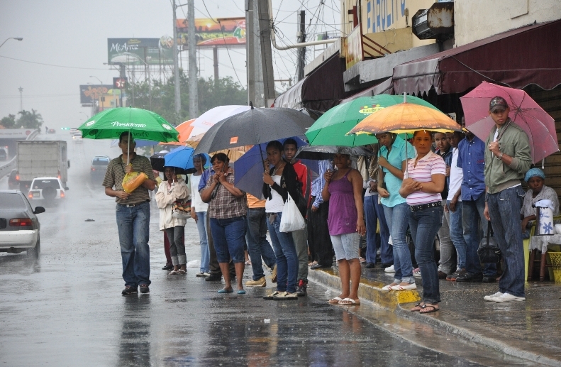 Onamet: Continuarán aguaceros por vaguada y temperaturas calurosas