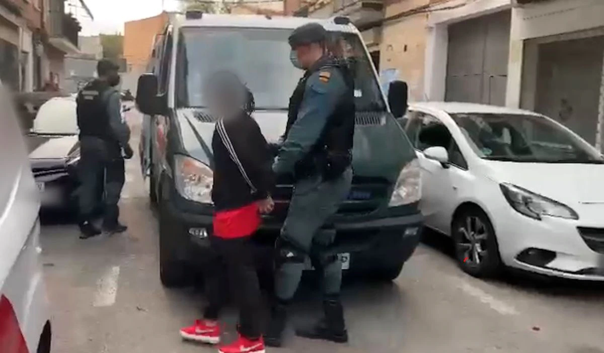 Detienen siete menores de la banda juvenil violenta 'Blood' en España