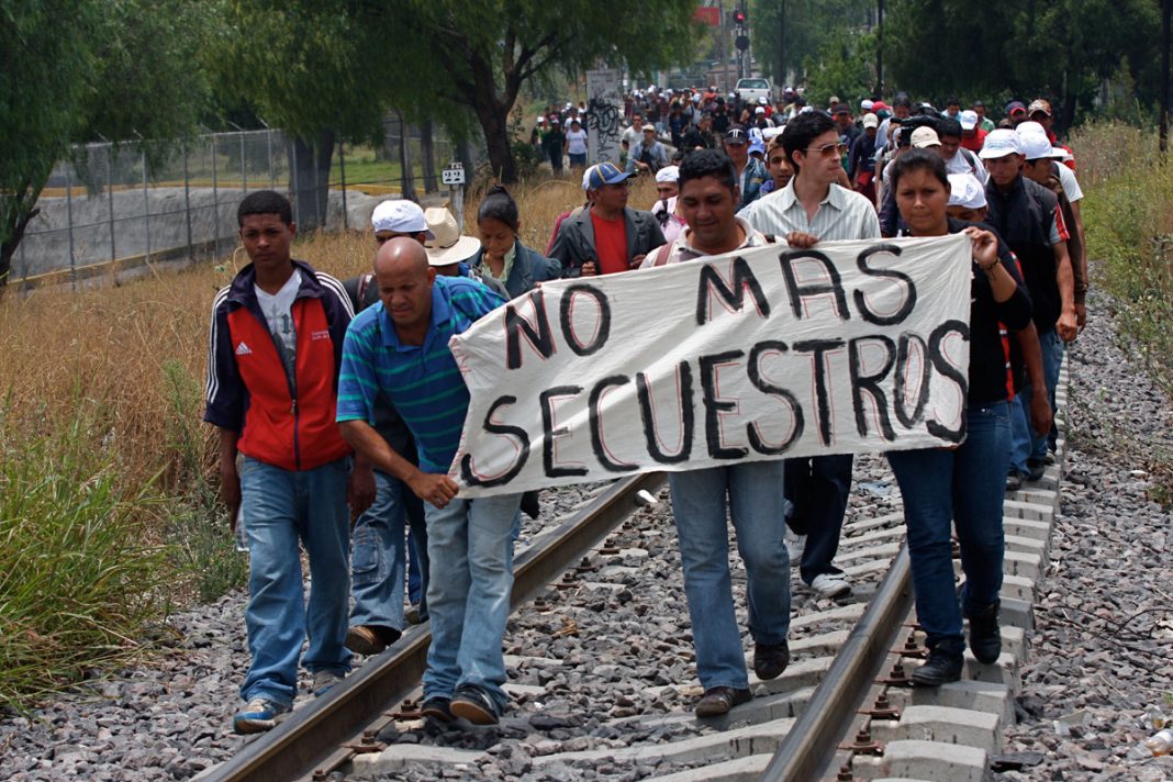 Sentencian a 18 personas por secuestro de migrantes en México