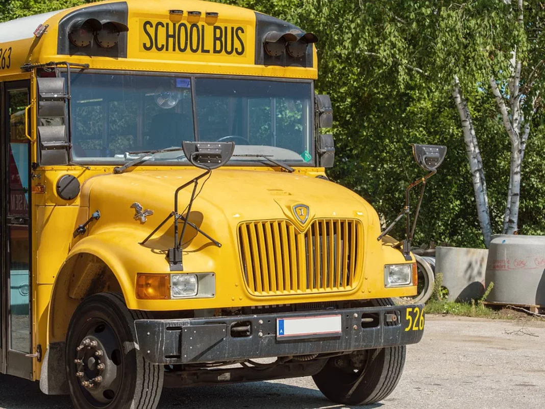 Detienen a conductor de autobús escolar de Miami por agresión sexual a una niña